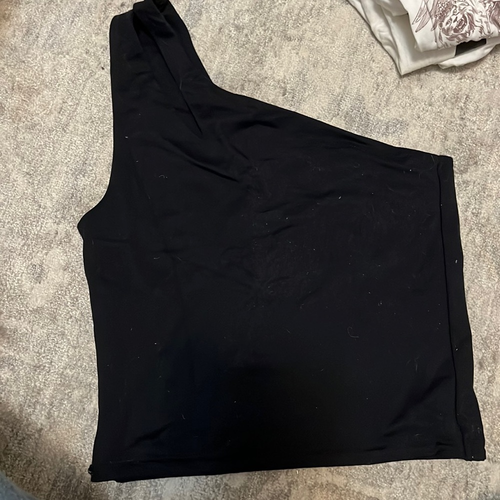 Abercrombie one shoulder black tank size XS